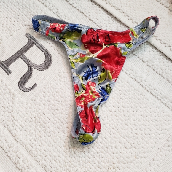 VINTAGE VICTORIA'S SECRET THONG - Picture 1 of 4